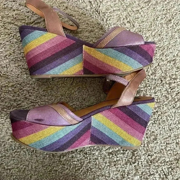 BC Because I Wear Rose Colored Glasses Rainbow Purple Wedge Size 8.5 - Picture 7 of 13